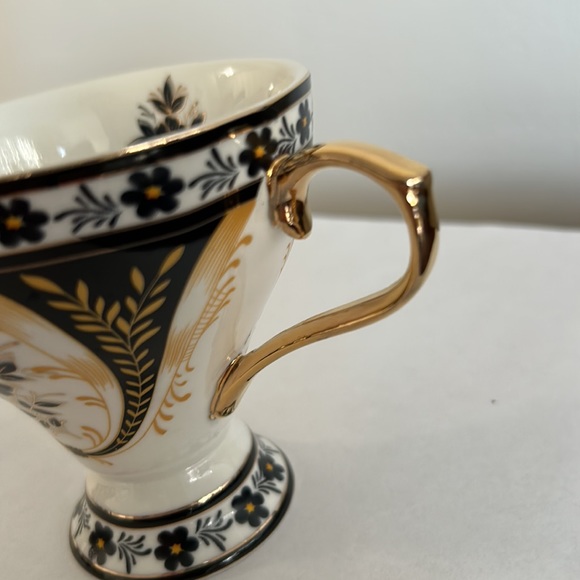 Grace’s Tea-ware Set - Picture 6 of 7